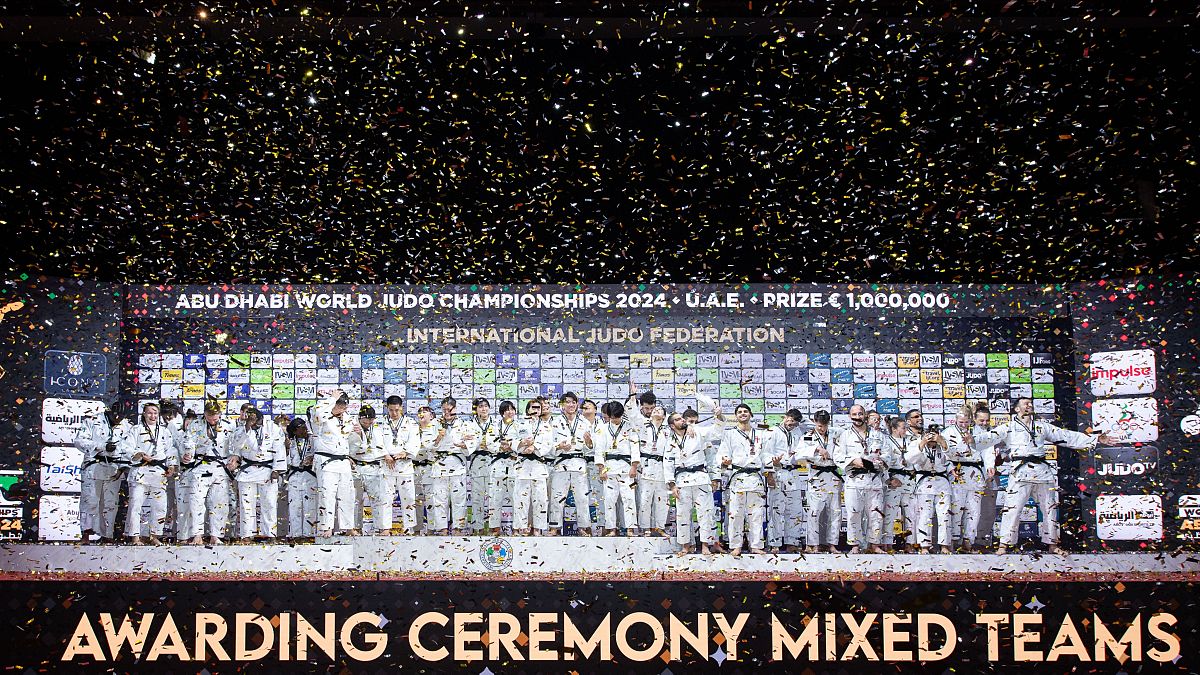 Japão festeja sétimo título mundial de judo consecutivo por equipas mistas