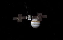 Esta imagen muestra la nave espacial Jupiter Icy Moons Explorer, Juice, en órbita alrededor del gigante gaseoso.