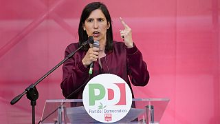 Líder italiana do Partido Democrático em comício em Roma