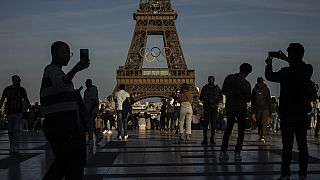 DOSYA - Eyfel Kulesi'ndeki Olimpiyat halkaları 7 Haziran 2024 Cuma günü Paris'te