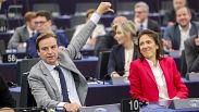 Der Niederländer Malik Azmani (VVD) und die Fraktionsvorsitzende von Renew Europe, Valérie Hayer