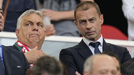 Le Premier ministre hongrois Viktor Orban avec le président de l'UEFA Aleksander Ceferin avant le match entre l'Allemagne et la Hongrie à Stuttgart, en Allemagne, 19 juin 2024