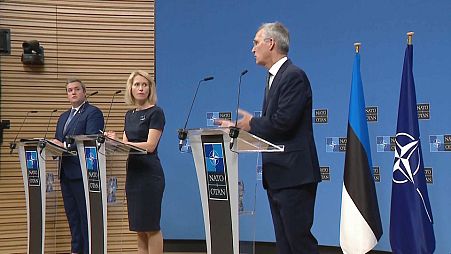 Kaja Kallas et Jens Stoltenberg s'expriment lors de la conférence de presse de l'OTAN à Bruxelles.