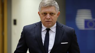 El Primer Ministro de Eslovaquia, Robert Fico, llega a una mesa redonda durante una cumbre de la UE en Bruselas, el 1 de febrero de 2024.