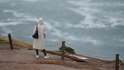  Ein Fischerbootes mit 17 Besatzungsmitgliedern kenterte vor der portugiesischen Küste.