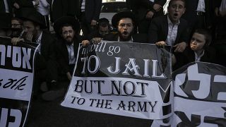 متدينون يهود يتظاهرون ضد التجنيد والانضمام إلى الجيش الإسرائيلي 