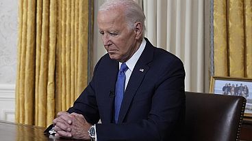 Le président Joe Biden fait une pause avant de s'adresser à la nation depuis le bureau ovale de la Maison Blanche à Washington, le mercredi 24 juillet 2024.