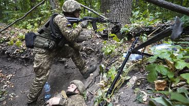 Ukrán katonák a lövészárokban 