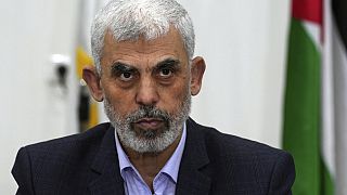 DOSSIER - Yahya Sinwar préside une réunion avec les dirigeants des factions palestiniennes dans son bureau de la ville de Gaza, le 13 avril 2022. 