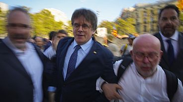 Carles Puigdemont a barcelonai Diadalívre való megérkezésekor.