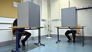 Eleitores votam numa assembleia de voto em Erfurt, Alemanha, no domingo, 1 de setembro de 2024.