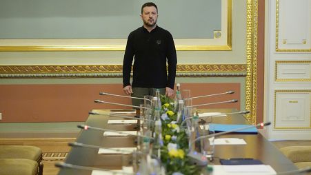 Il Presidente ucraino Zelenskyy attende di incontrare il Segretario di Stato americano Antony Blinken e il Ministro degli Esteri britannico David Lammy al Palazzo Mariinsky di Kiev, Ucraina.