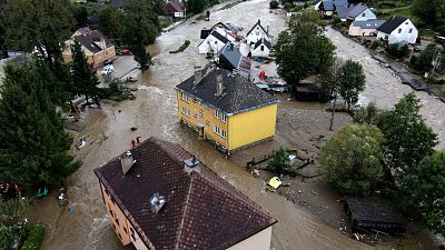 Vista das casas inundadas em Jesenik, República Checa, no domingo, 15 de setembro.