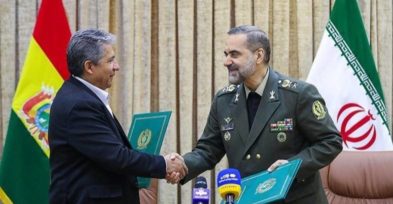 Bolivian Defense Minister Edmundo Novillo and his Iranian counterpart, Mohammad-Reza Ashtiani, signed an agreement in Tehran last week (Tasnim)