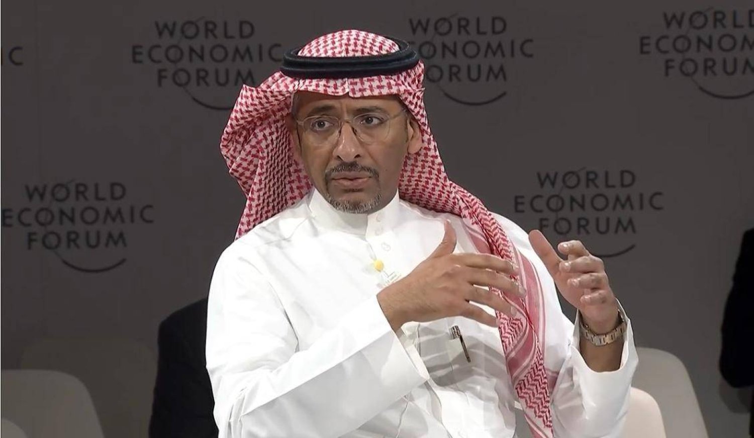 وزير الصناعة والثروة المعدنية السعودي متحدثاً خلال جلسة حوارية ضمن الاجتماع الخاص للمنتدى الاقتصادي العالمي في الرياض (الشرق الأوسط)
