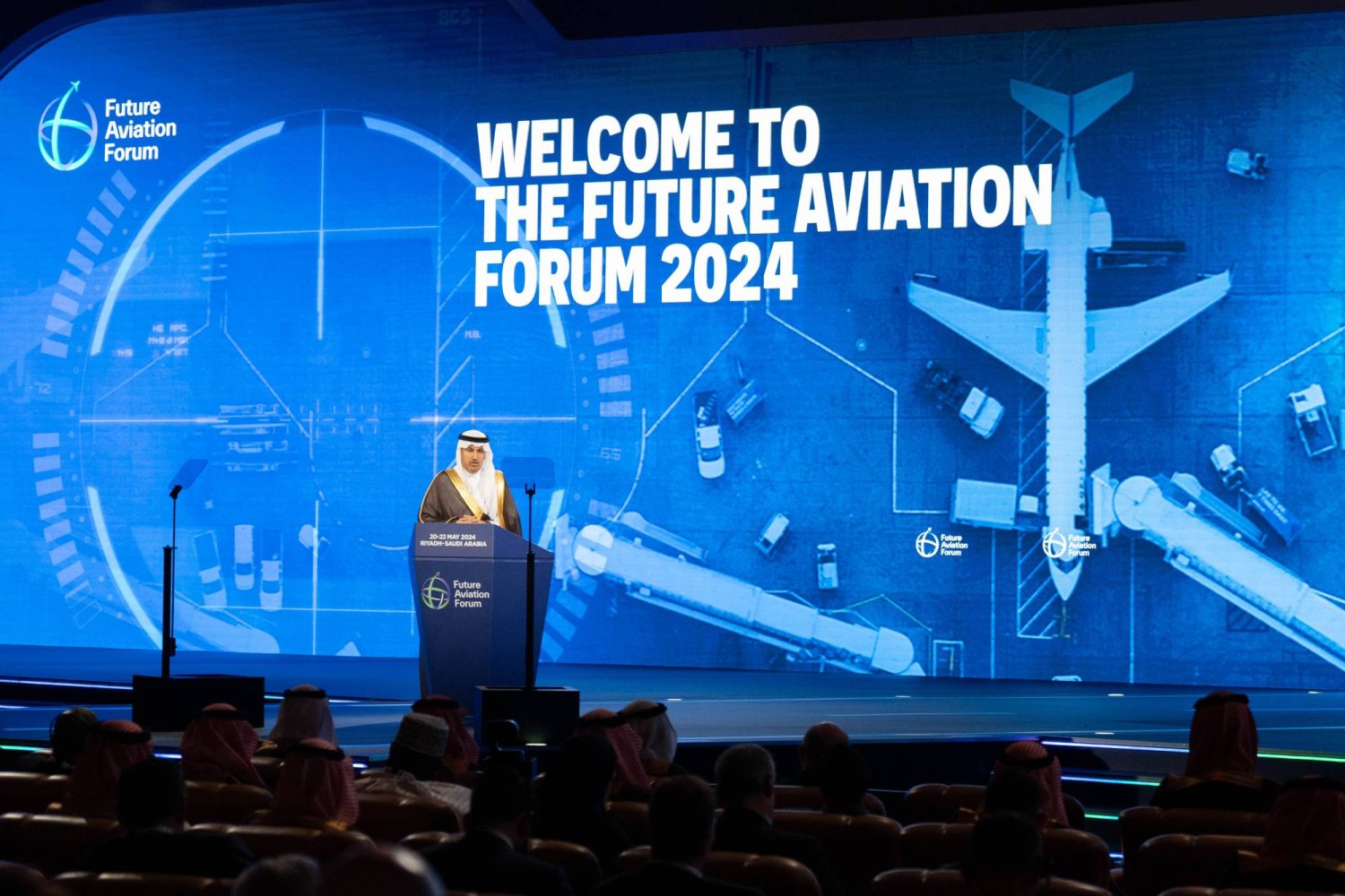 وزير النقل والخدمات اللوجيستية يتحدث إلى الحضور خلال مؤتمر مستقبل الطيران في الرياض (الشرق الأوسط)