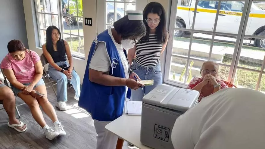 Autoridades de Salud reiteran a la población aplicarse las dosis contra la influenza.