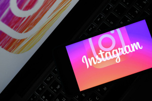 Instagram блюритиме підліткам контент, який містить оголену натуру