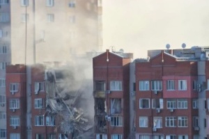 Шмигаль: Російська ракета поцілила у будинок, коли люди поверталися додому
