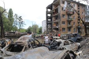 Іноземні посольства у Києві приспускають прапори на знак жалоби за загиблими під час атаки РФ