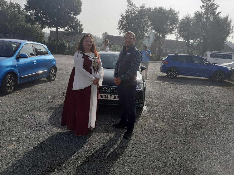 Sandbach Mayor, Cllr Laura Crane with Co-op manager, Colin Mason at the car wash. (Photo: Deborah Bowyer/Sandbach Nub News)   