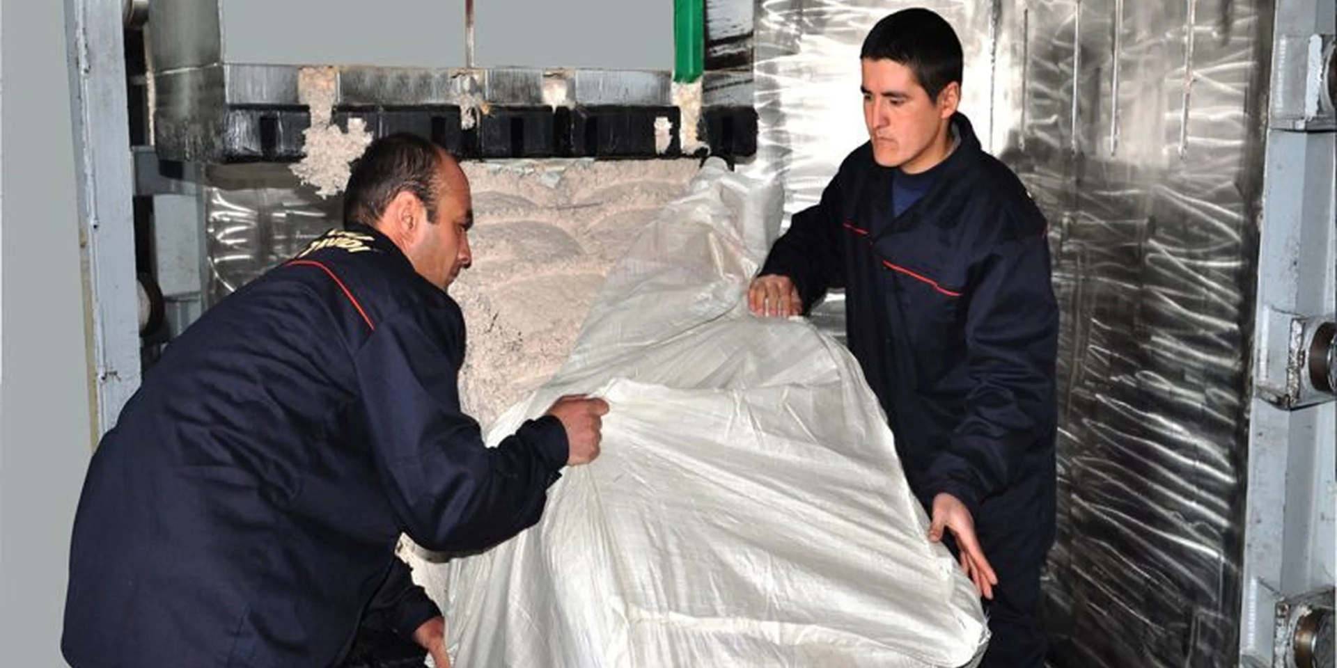 Central Asian Cotton Powers Russia’s Sanctioned Gunpowder Plants