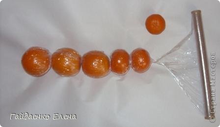 После каждой апельсинки-мандаринки делаем перекрут. (фото 16)
