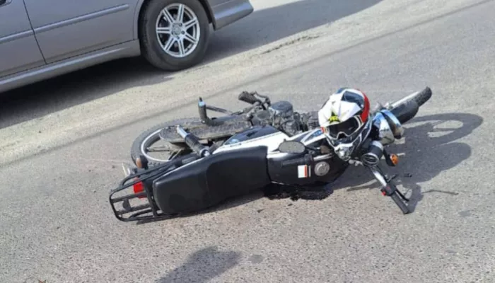 17-летний водитель мопеда пострадал в ДТП с Mitsubishi в Бийске