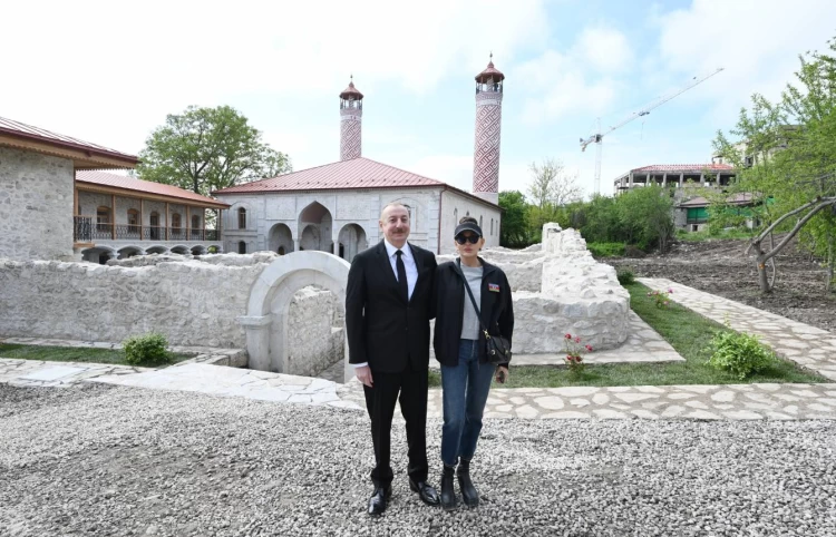 Ильхам Алиев посетил Шушу и Лачин