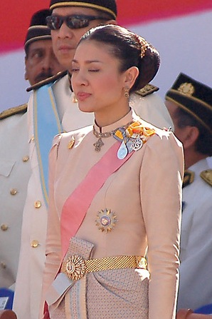 File:HRH Srirasmi (Cropped).jpg