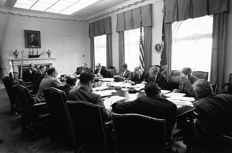 File:EXCOMM meeting, Cuban Missile Crisis, 29 October 1962.jpg