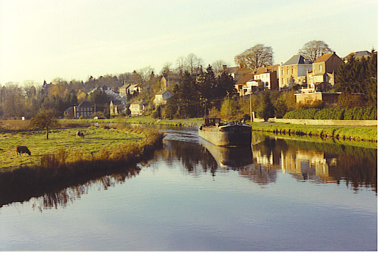 File:SamberMerbesleChâteau.jpg