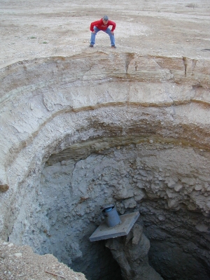 File:Dead sea ecological disaster - Sinkholes.jpg