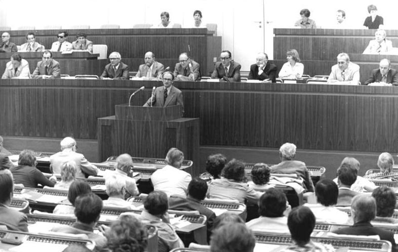 File:Bundesarchiv Bild 183-T0529-0030, Berlin, VIII. Schriftstellerkongress, Rede Kant.jpg