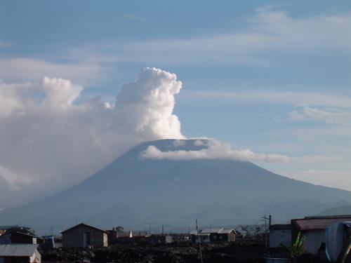 File:Nyiragongo vue de Goma, 2006.jpg