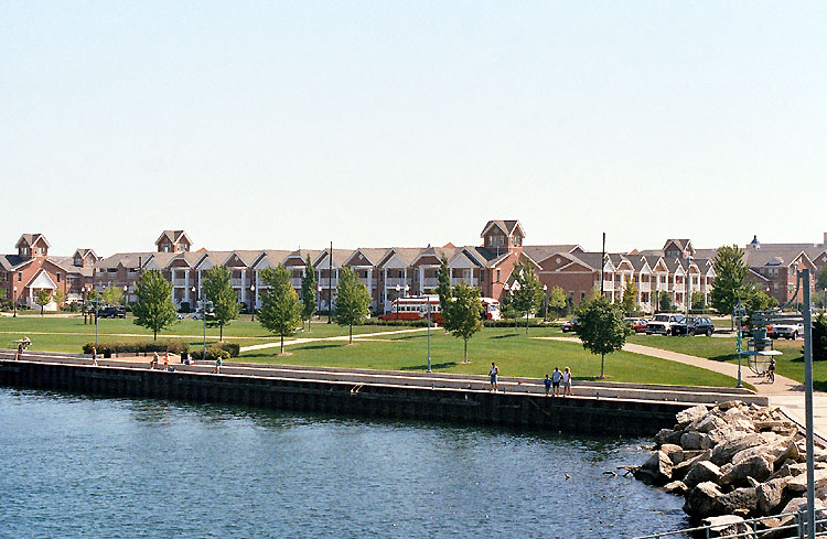 File:Kenosha Harborpark 2.jpg