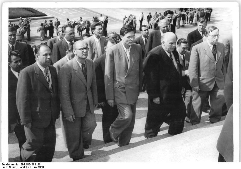 File:Bundesarchiv Bild 183-S99136, Berlin, III. SED-Parteitag.jpg