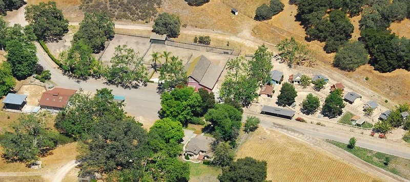 File:Aerial-NeverlandZoo.jpg