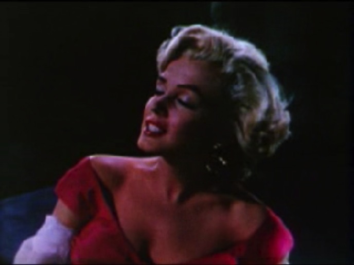 File:Monroe sings from the trailer of Niagra 2.jpg