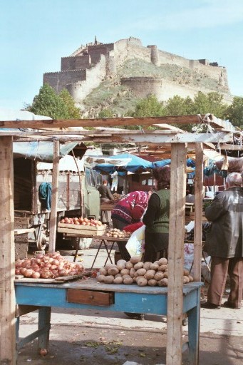 File:Market in Gori.jpg