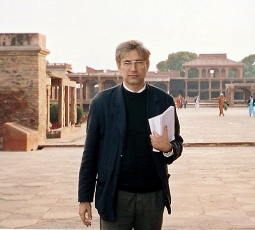 File:Orhan pamuk u02 72 lg-edit.jpg