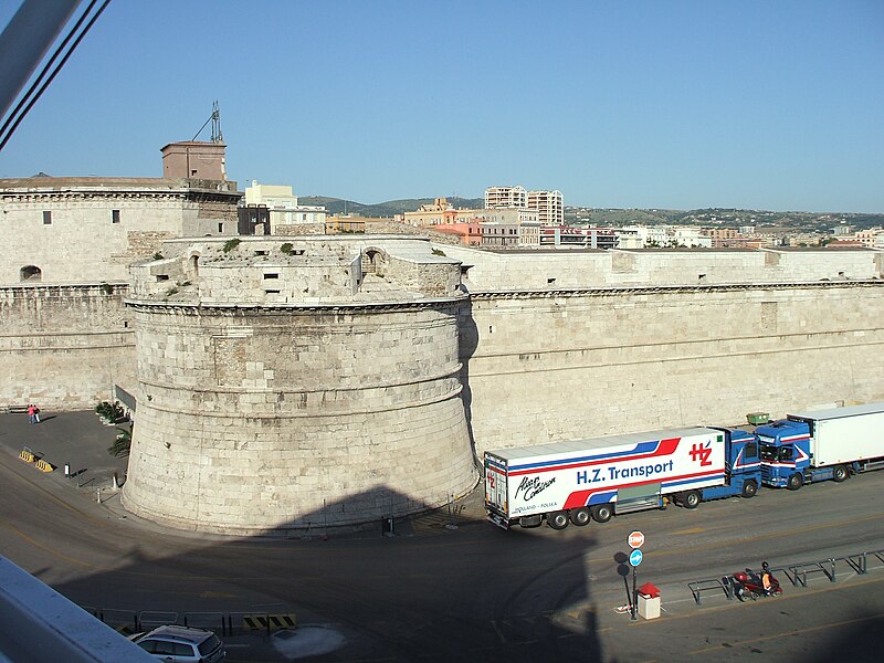 File:Forte Michelangelo Civitavecchia.JPG