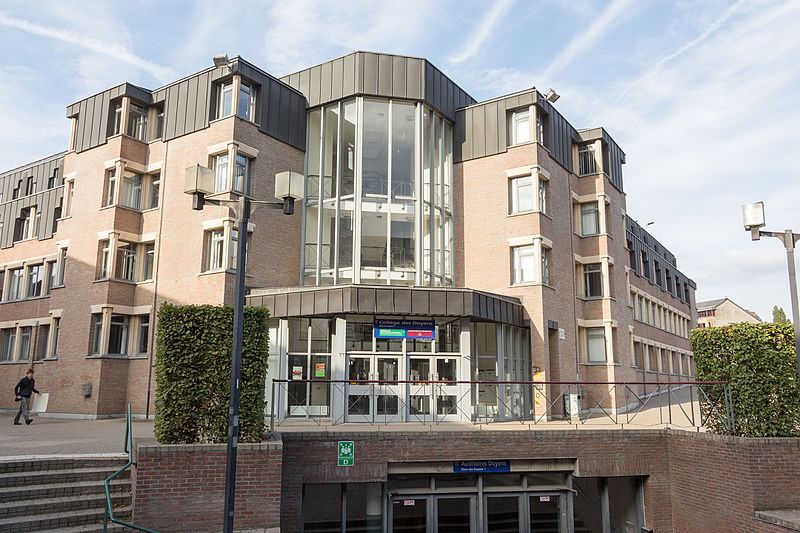 File:Louvain-la-Neuve - Collège des Doyens.jpg