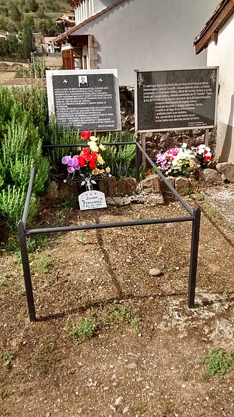 File:Tombs of guerrillas in the cemetery of Potes 1.jpg