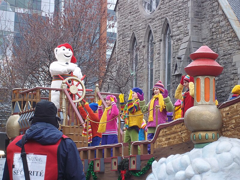 File:Defile du Pere Noel Montreal 2011 - 040.jpg