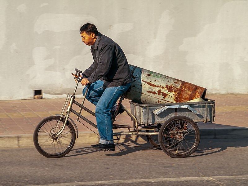 File:Peking Radfahrer-20071021-RM-090407.jpg