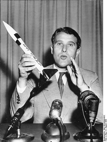 File:Bundesarchiv Bild 183-64549-0022, Wernher von Braun.jpg