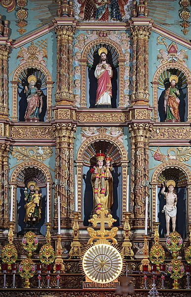 File:Champakulam - St. Mary's Church - Altar - 2.jpg