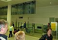 Deutsch: Ankommende Passagiere English: Arriving passengers