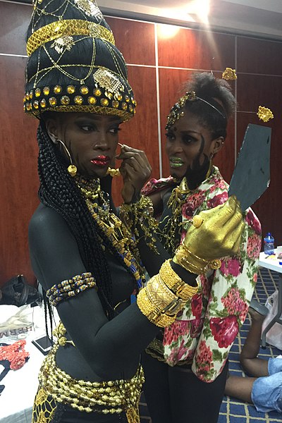 File:Jewelry fashion show, Ghana.jpg